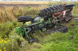 V nesreči umrl 74-letni traktorist