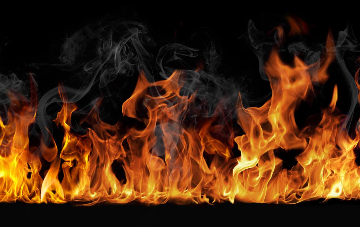 ogenj, |  Zaradi požara in eksplozije je nastala materialna škoda, ki po nestrokovni oceni znaša okrog 30 tisoč evrov.  | Foto Shutterstock