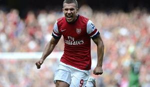 Podolski: Arsenal mora pozabiti na Van Persieja in Songa