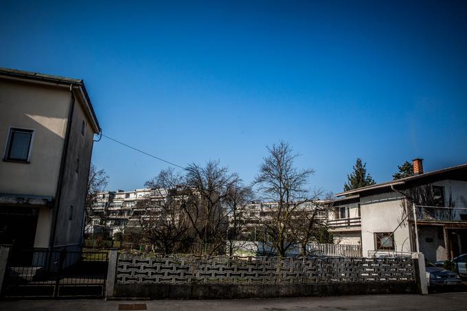 V Kosezah je danes približno deset tisoč stanovalcev in stanovalk. | Foto: Vid Ponikvar