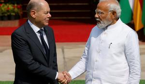 Kancler Scholz na obisku v Indiji za poglobljeno gospodarsko sodelovanje