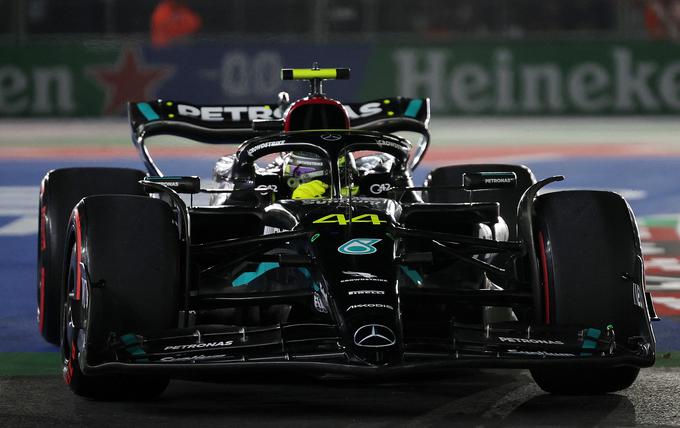 Dizajn zadnjih dveh dirkalnikov ekipe Mercedes je večkrat kritiziral, a je pred petimi meseci vseeno podaljšal pogodbo. Zdaj pa nenaden preobrat. | Foto: Reuters