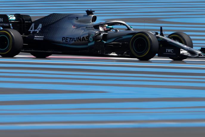 Lewis Hamilton | Lewis Hamilton med današnjim drugim prostim treningom VN Francije. | Foto Reuters