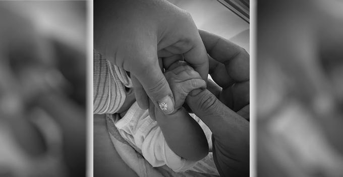 Fotografija z novorojenko, ki sta jo objavila na Unicefovi strani | Foto: Unicef.org