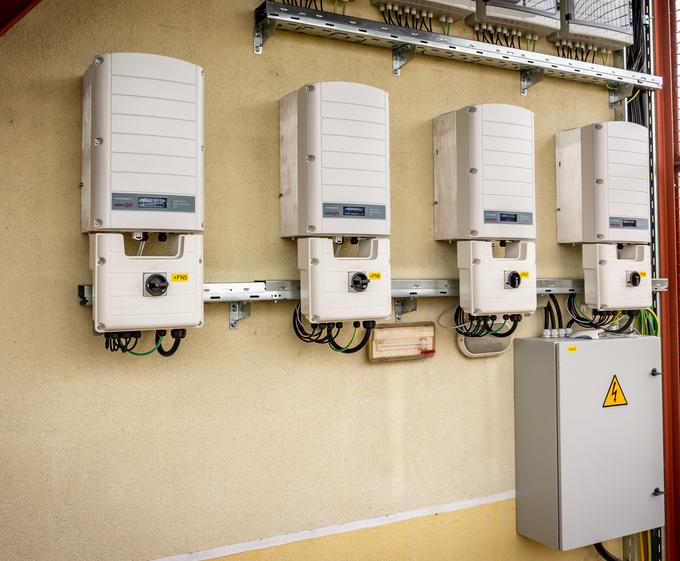 Razsmerniški sistem v Domu Sv. Lenart za sončno elektrarno moči 248 kWp. | Foto: SONCE energija