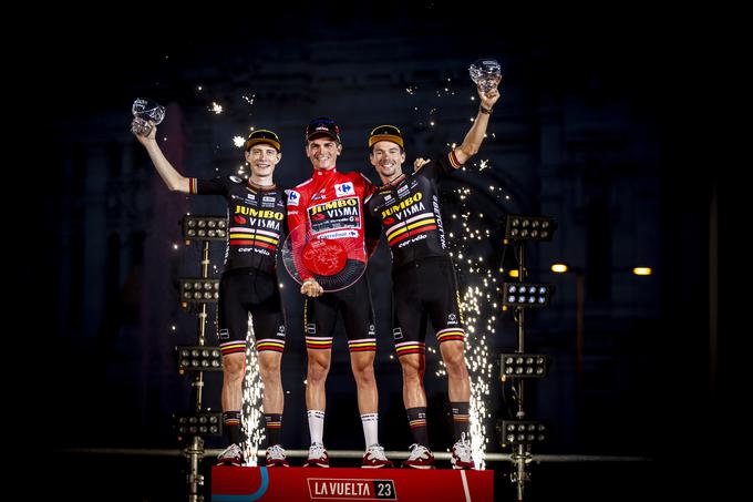 Najboljši na Vuelti in zmagovalci tritedenskih dirk v tej sezoni: Jonas Vingegaard (zmagovalec Toura), Sepp Kuss (zmagovalec Vuelte) in Primož Roglič (zmagovalec Gira) | Foto: Ana Kovač