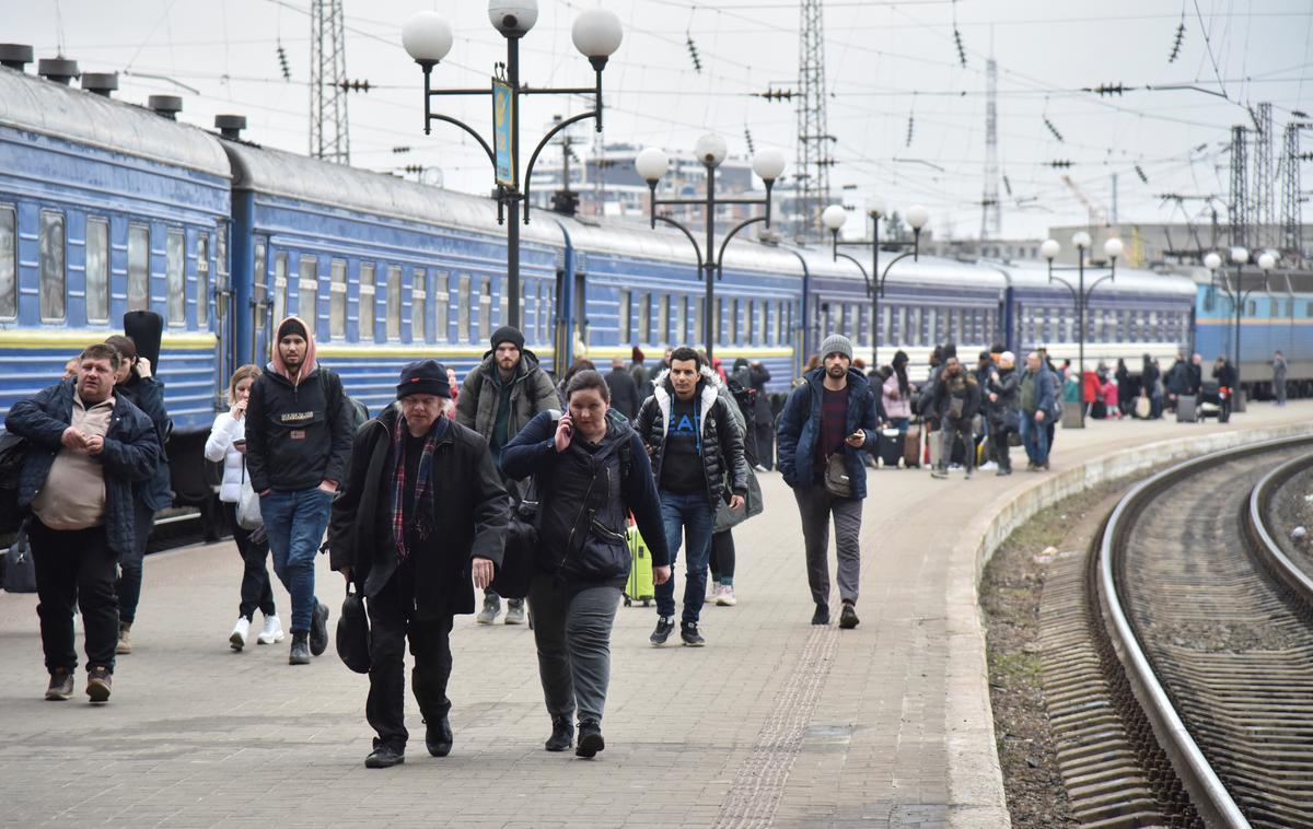 Ukrajina Begunci | Slovenijo je medtem prečkalo okoli 50 tisoč ljudi iz Ukrajine, ki pot večinoma nadaljujejo proti Italiji, Franciji in Španiji, je pojasnil državni sekretar Kangler. | Foto Guliver Image