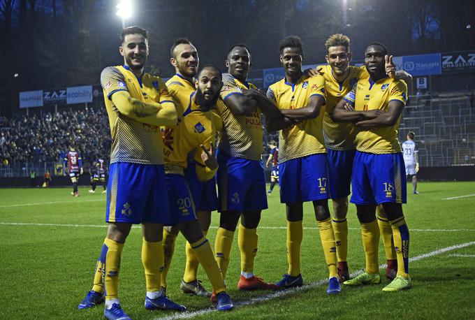Rumeno-modri so v drugi ligi osvojili tretje mesto, v prihodnji sezoni pa bodo skušali napredovati med najboljše. | Foto: Twitter - Voranc