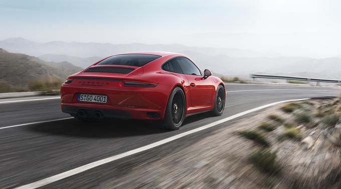 Najhitrejša je kupejevska različica z ročnim menjalnikom in pogonom zadaj. Ta doseže do 312 kilometrov na uro. | Foto: Porsche