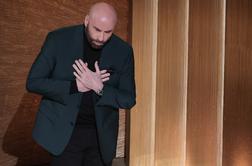 John Travolta na Oskarjih komaj zadržal solze #video