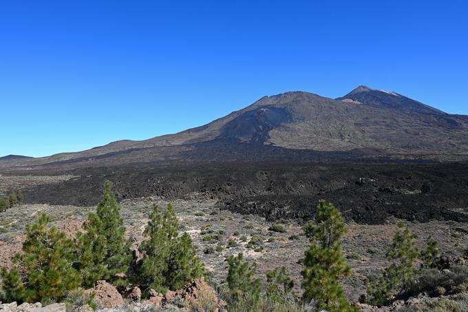 Pogled na Pico in El Teide z razgledne točke na pešpoti 18. | Foto: Matej Podgoršek