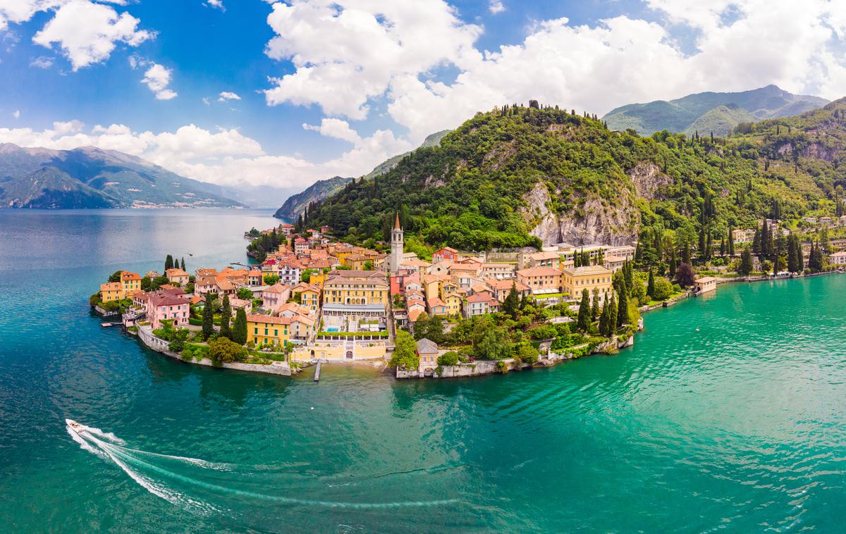 Como | K jezeru Como se vsako leto zgrinjajo množice turistov. | Foto Shutterstock