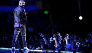 Spektakel na Super Bowlu: Timberlake zapel s pokojnim glasbenikom #video