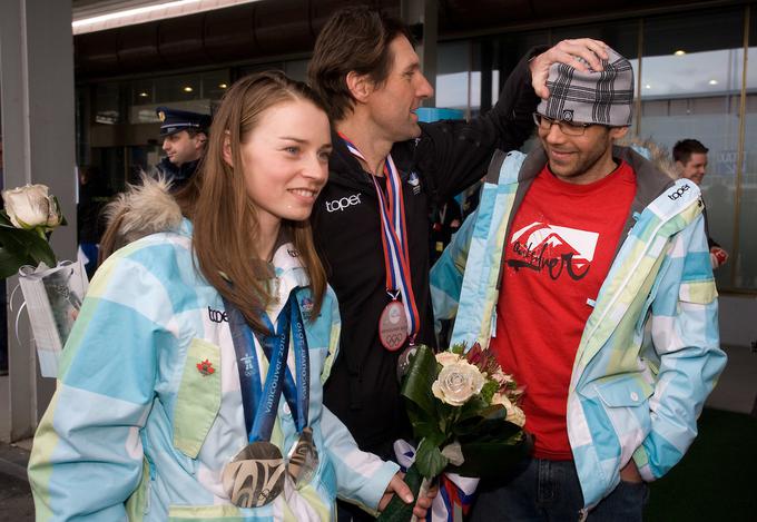 Leto 2010: dvakratna olimpijska podprvakinja Tina Maze, Andrea Massi in Andrej Perovšek ob vrnitvi iz Vancouvra | Foto: Sportida