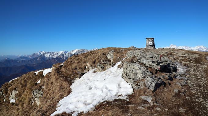 Vrha Porezna in za njim Julijske Alpe | Foto: Matej Podgoršek
