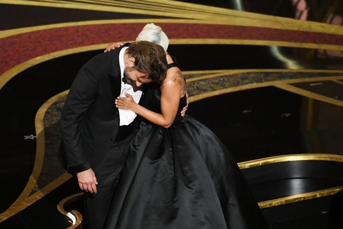 Čustven nastop Bradleyja in Gage na Oskarjih | Foto: Getty Images