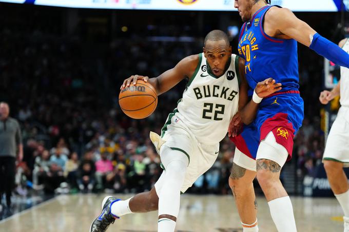 Zvezdnik severnoameriške košarkarske lige NBA Khris Middleton je zavrnil možnost igranja za 40 milijonov dolarjev pri Milwaukee Bucks, da bi postal prost agent. | Foto: Reuters