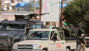 Libijski vojski naj bi uspelo zavzeti letališče v Tripoliju