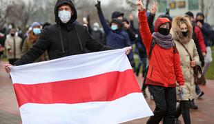 Policija znova z nasiljem proti protestnikom v Minsku