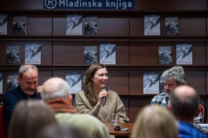 Na vprašanje, kako je prišlo do tega, da sta napisala knjigo, je Messner odgovoril, da mu je to nekega dne pri zajtrku predlagala žena. | Foto: Boštjan Podlogar/STA