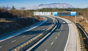 Zapora predora na štajerski avtocesti v smeri Ljubljane