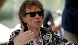 Mick Jagger posnel pesem o covidu: "Po žilah mi teče Bill Gates" #video