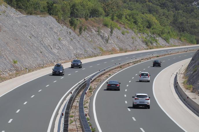 Hrvaška avtocesta | Vlada je pred dnevi odobrila novo kreditno zadolževanje družbe Hrvatske autoceste (Hac), s katerim bo ta gradila tudi dolgo pričakovano avtocesto od Križišća do Žute Lokve ter od Dola do Dubrovnika. | Foto Shutterstock