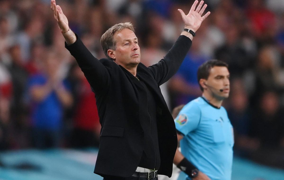 Danska Anglija | Danski selektor Kasper Hjulmand po porazu ni skrival razočaranja zaradi dosojenega kazenskega udarca za Anglijo, a tudi tega, da sta bili le nekaj sekund pred tem na igrišču dve žogi. | Foto Reuters