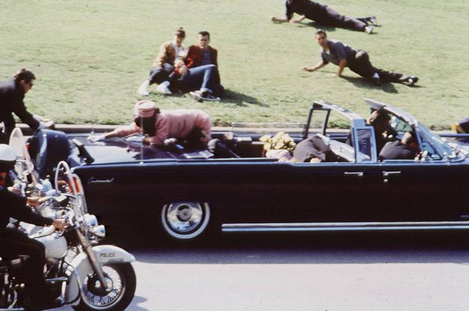 Atentat na Johna F. Kennedyja še danes sproža številne polemike in vprašanja ter tudi teorije zarot. | Foto: Guliverimage
