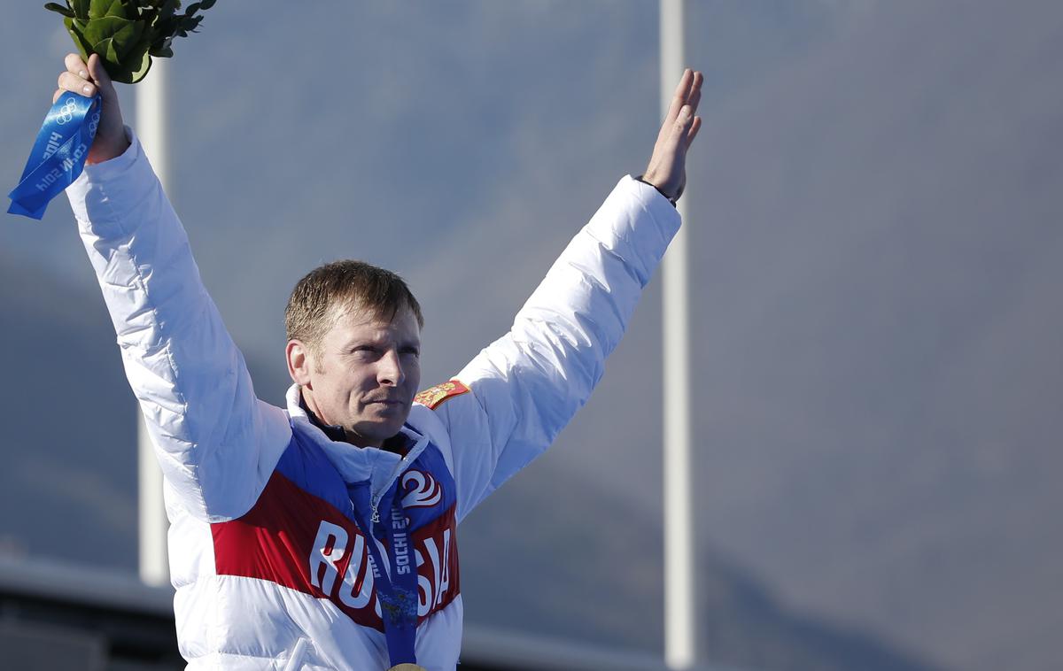 Aleksander Zubkov | Aleksander Zubkov je takole dvignil roke leta 2014, zdaj pa so mu zlato medaljo odvzeli. | Foto Reuters