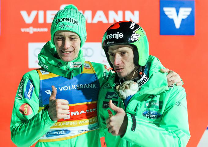 Prevc in Kranjec sta za uspehe slovenskih smučarskih skokov skrbela tudi na ekipnih tekmah. | Foto: Sportida
