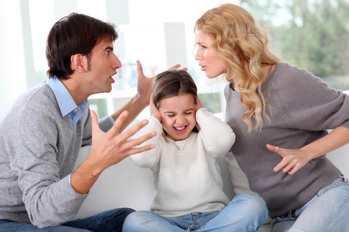Pridiganje, zastraševanje in prepovedi praviloma pri otrocih dosežejo ravno nasprotni učinek. | Foto: Thinkstock