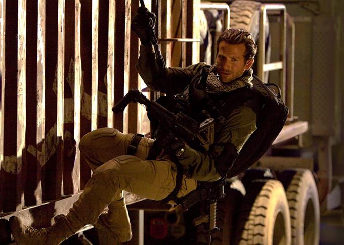 Bradley Cooper med prizorom iz filma. | Foto: IMDb