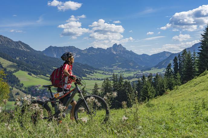 Gorsko kolesarjenje_1 | Lonely Planet je kolesarsko pot Trans Dinarica, ki se začne v Sloveniji, razglasil za eno najboljših potovalnih izkušenj za leto 2024. | Foto Getty Images
