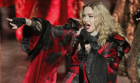 Madonna po prihodu iz bolnišnice zaplesala za sledilce #video