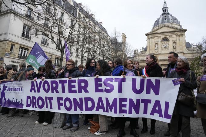 "Pravica do splava je temeljna pravica," je bilo geslo gibanja, ki je v Franciji doseglo vpis te pravice v ustavo.  | Foto: Guliverimage