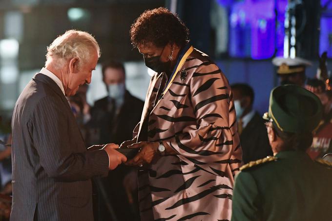 Princ Charles in Sandra Mason, prva predsednica Barbadosa | Foto: Reuters