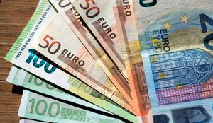 49-letnik banko ogoljufal za okoli 400 tisoč evrov