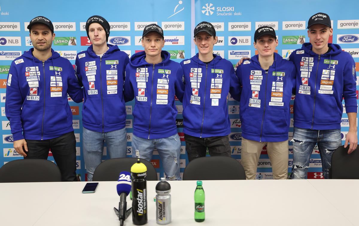 Slovenska skakalna reprezentanca | Robert Hrgota, Lovro Kos, Anže Lanišek, Peter Prevc, Domen Prevc, Timi Zajc | Foto www.alesfevzer.com