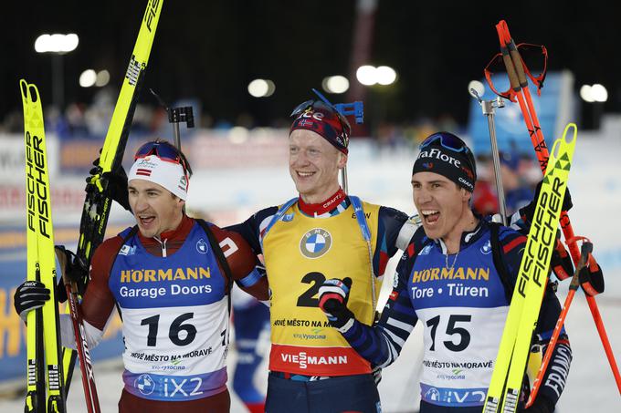 Zmagovalna trojica Johannes Thingnes Boe, Andrejs Rastorgujevs in Quentin Fillon Maillet. | Foto: Reuters