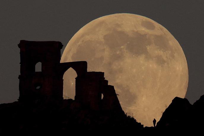 Volčja luna, polna luna | Rusija in Kitajska nameravata do leta 2035 na Luni postaviti jedrsko elektrarno. | Foto Reuters