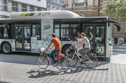 Avtobus v središču Ljubljane zbil 75-letnico, ki bo morala plačati kazen