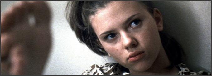 Biografska drama o 15-letni deklici (Johansson), katere starša sta iz komunistične Madžarske prebegnila v ZDA, njo pa pustila pri skrbnikih na podeželju. Ko se deklica po šestih letih s pomočjo Rdečega križa končno pridruži staršema in starejši sestri, doživi velik šok. • V videoteki VOYO.

 | Foto: 