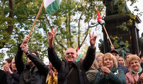 Orbanovega nasprotnika na protestu podprla množica ljudi #video