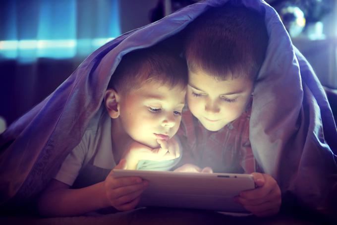 Snovalci interneta mladih niso imeli prvotno v mislih, a je danes skoraj tretjina vseh svetovnih uporabnikov interneta mlajših od 18 let. | Foto: Shutterstock