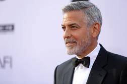 Posnetek Clooneyjeve nesreče: po čelnem trku ga je vrglo v zrak #video