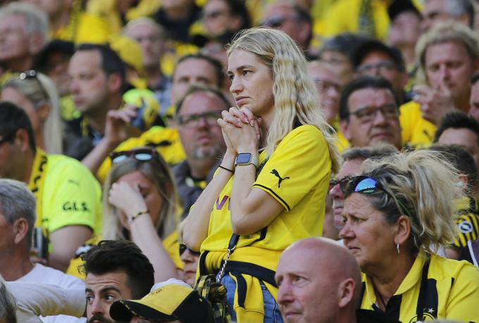 Osuplost sredi tekme v Dortmundu | Foto: Reuters