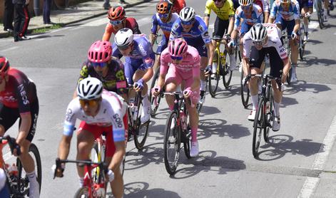 V živo Giro: Pogačar želi zmagati, kolesarji na zaključnem vzponu