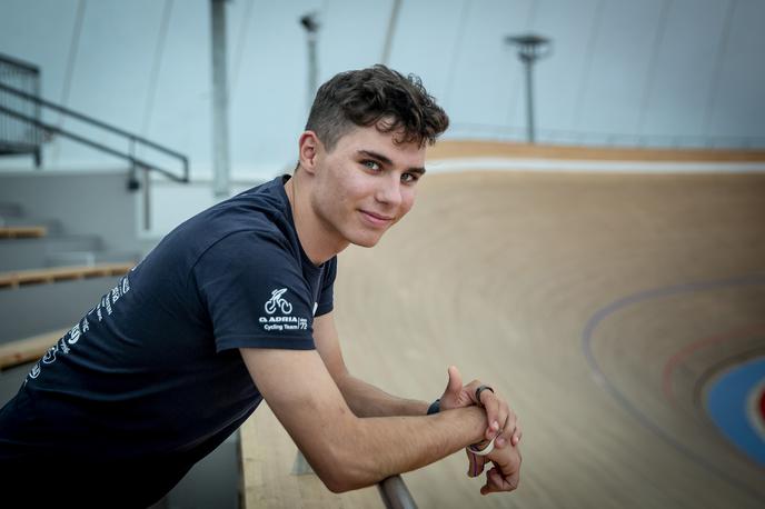 Žak Eržen | 17-letni Žak Eržen je velik up slovenskega kolesarstva. Z nedavnega mladinskega svetovnega prvenstva na velodromu se je vrnil s srebrno medaljo v olimpijski disciplini omnium. | Foto Ana Kovač