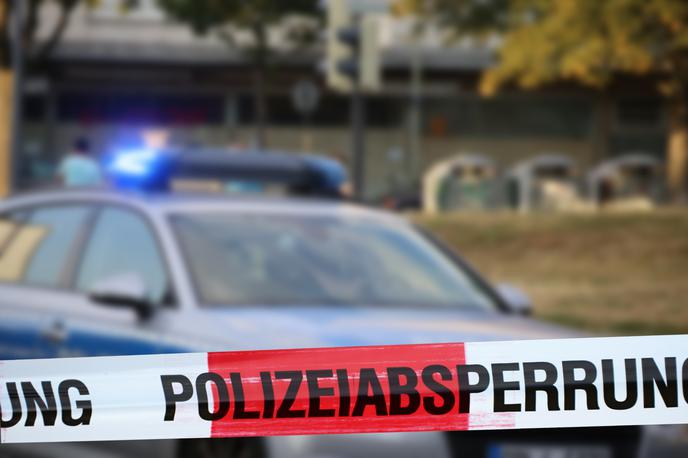Avstrijska policija | Za zdaj sicer policija še ni podala podrobnosti o ozadju zločina oziroma o razmerju med osumljencema in žrtvijo, poroča avstrijska tiskovna agencija Apa. | Foto Getty Images